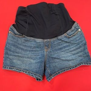 Maternity size 6 gently worn shorts